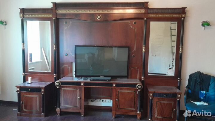 Кровать + гарнитур + шкаф