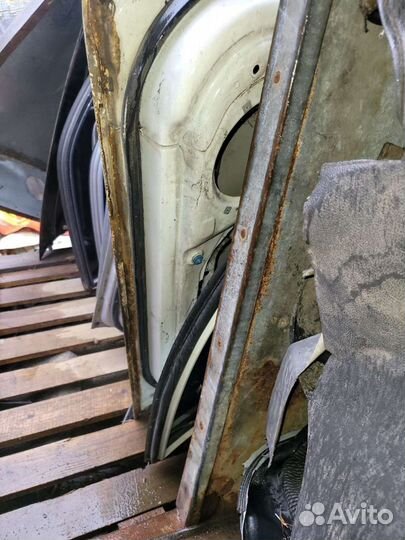 Правые двери на кия шума