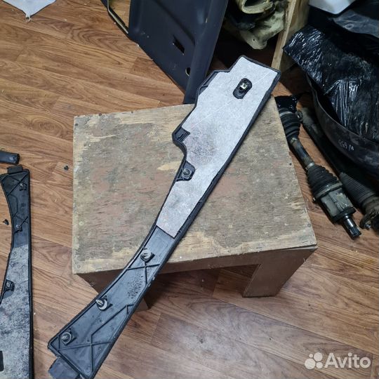 Обшивка центр консоли Bmw X5 E53 передняя левая