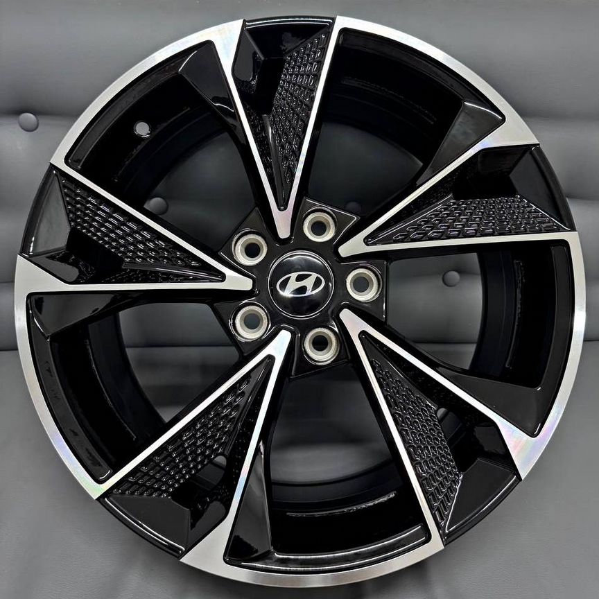 Литые диски Blitz 8×R18 5×114.3