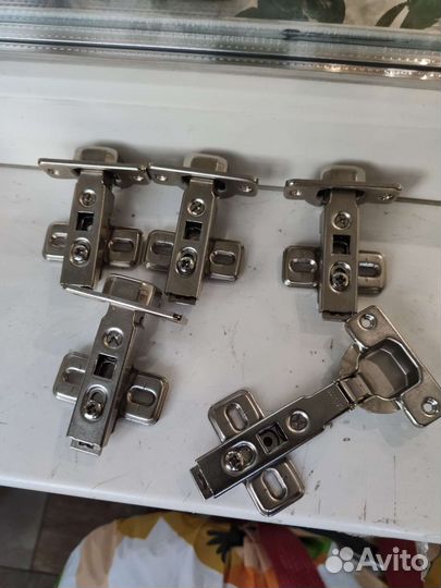 Петля двери Blum