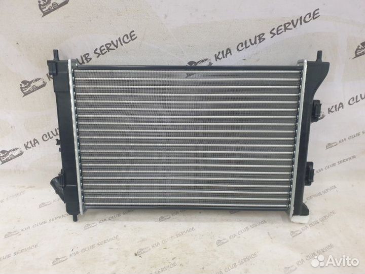 Радиатор охлаждения двигателя Kia Ceed JD