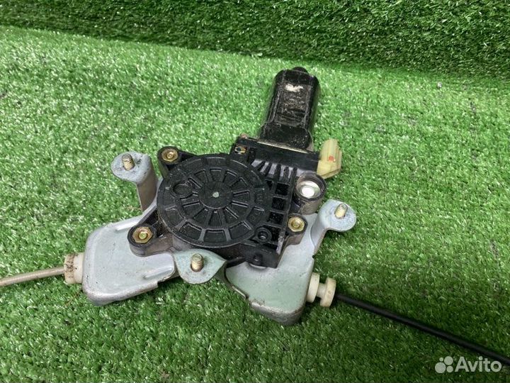 Стеклоподемник задний правый Hyundai Sonata 5