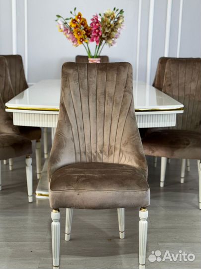 Стол и стулья