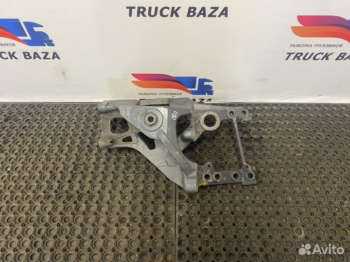 Кронштейн передней рессоры правый Daf XF106