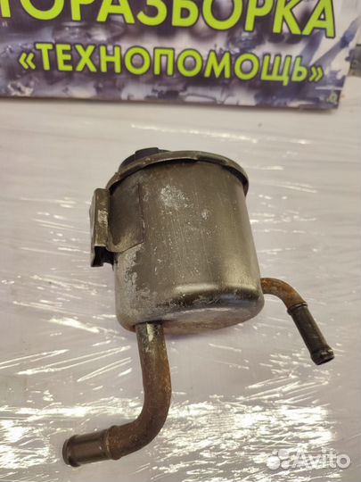 Бачок гур Nissan Primera P10