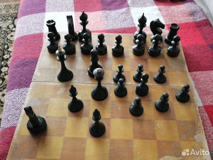 Шахматы штучно 30руб,фигурка