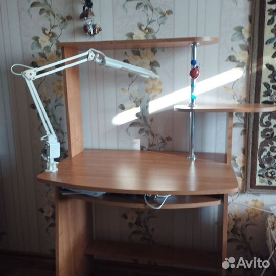 Компьютерный стол