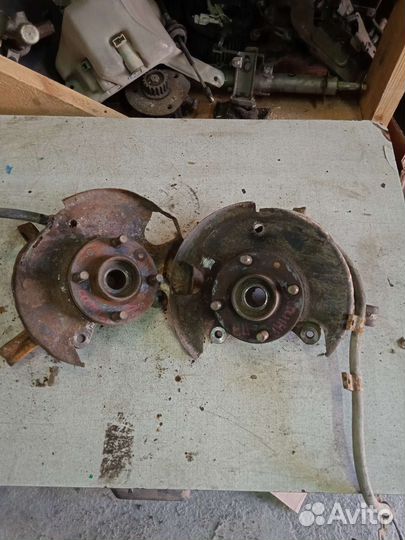 Поворотный кулак Nissan Sunny Ниссан Санни