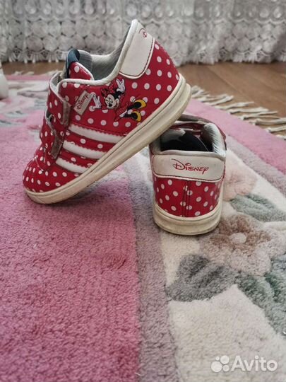 Кроссовки для девочки