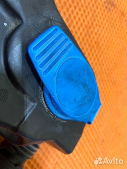 Горловина бачка стеклоомывателя Audi A6 C6 4F AUK