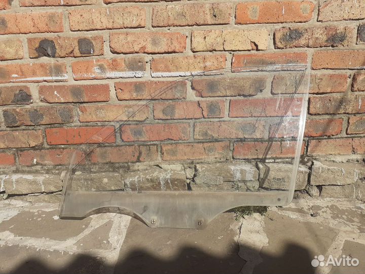 Стекло переднее левое на accent