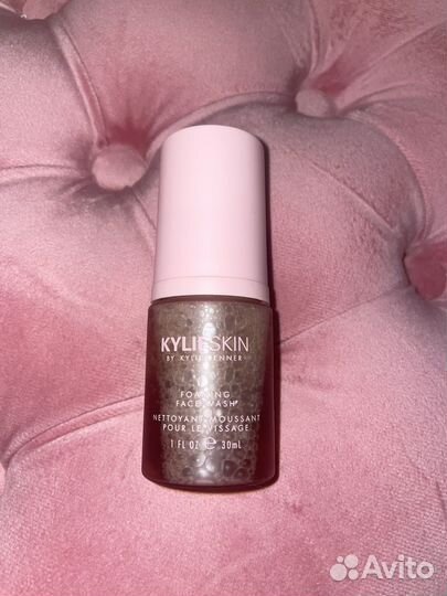 Пенка для умывания Kylie Skin