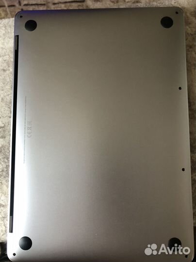 Apple MacBook Pro 13 2020, touch bar, 256 gb