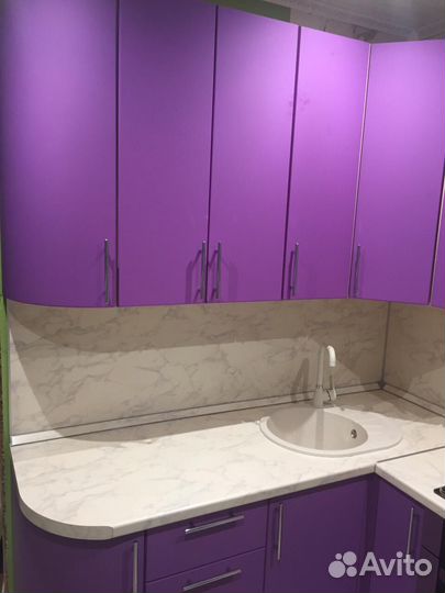 Кухня угловая фиолетовая