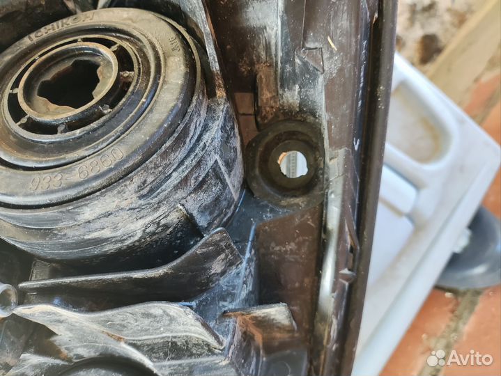 Фара на toyota rav4