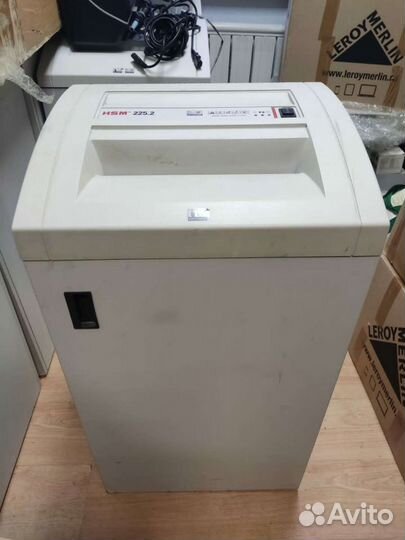 Уничтожитель бумаг шредер HSM 225.2