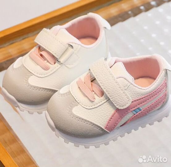 Кроссовки для девочки