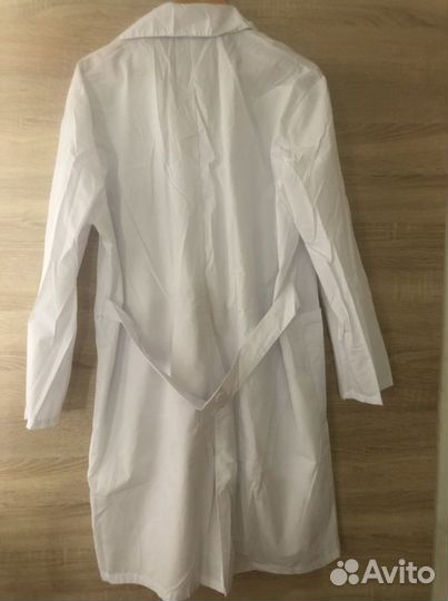 Белый медицинский халат