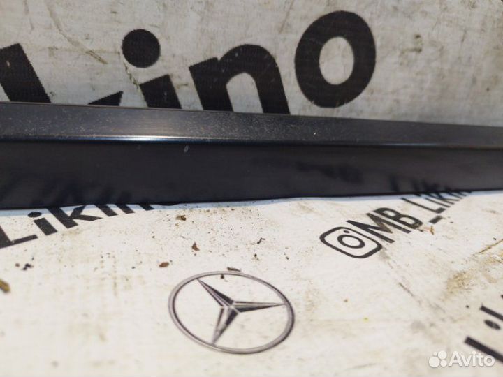 Молдинг стекла передний левый Chevrolet Tahoe