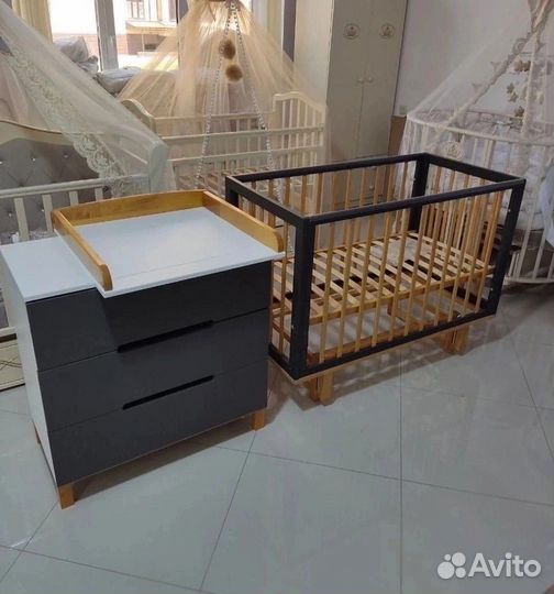 Кроватка и комод