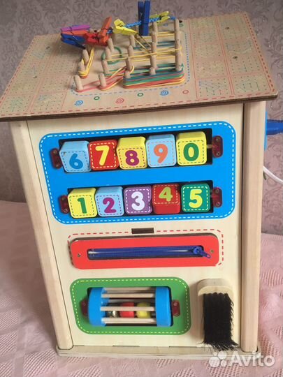 Бизиборд бизидом по Монтессори