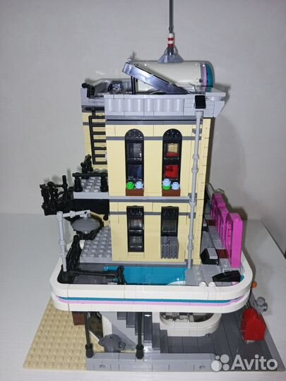 Lego creator 10260 Downtown Dinner