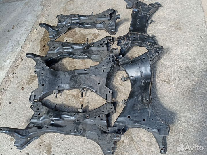 Подрамник Митсубиси лансер 9