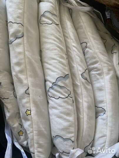 Бортики на кроватку и постельное