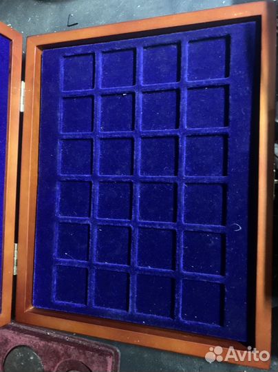 Дерянный бокс для монет