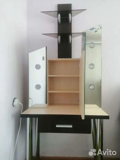 Туалетный столик