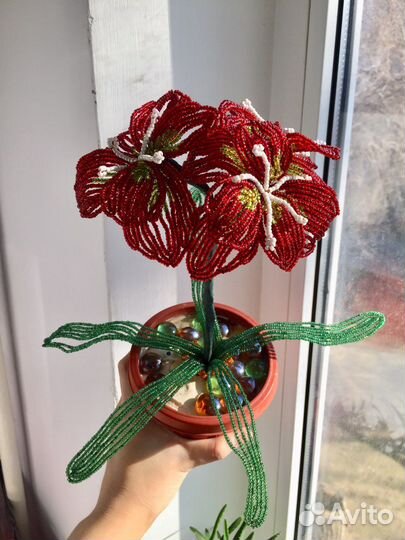 Цветок из бисера