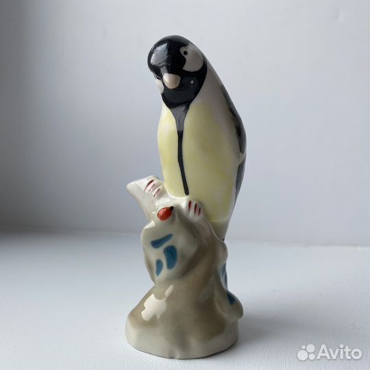 Статуэтка птичка на пеньке