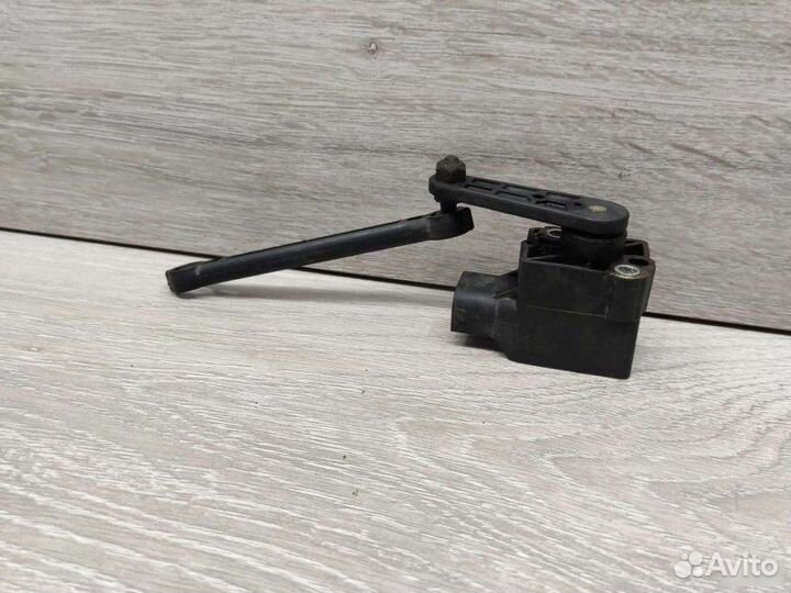 Датчик уровня кузова Mercedes