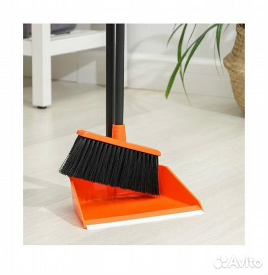 Совок и щетка