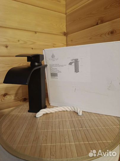 Смеситель для раковины черный