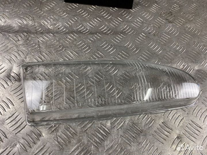 Стекло фары переднее правое Ford Mondeo MK1