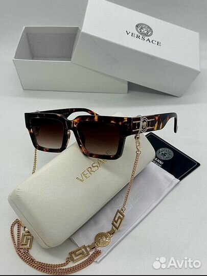 Солнцезащитные очки versace
