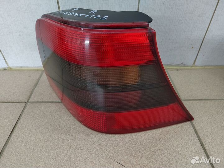Фонарь задний R Volkswagen Golf 4 1J6945112S