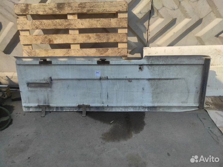 Спойлер боковой на топливный бак правый Man Tgx