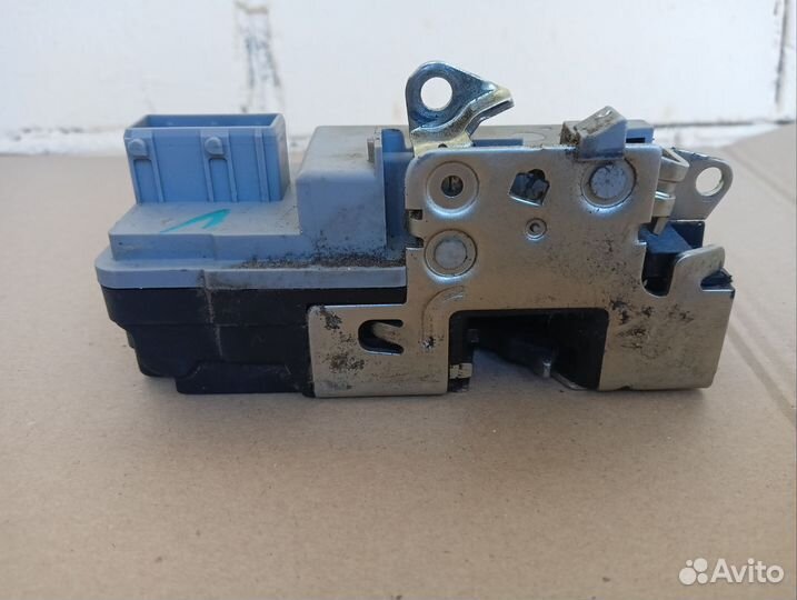 Замок передней левой двери в сборе для LADA Granta