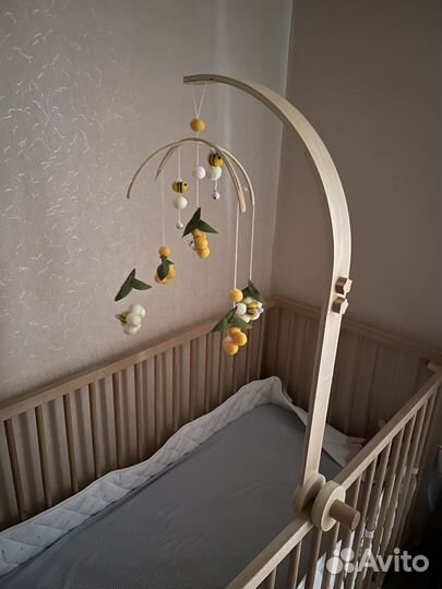Мобиль на кроватку деревянный