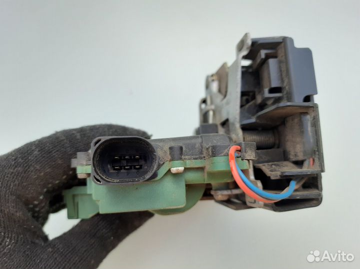 Замок задний левый Skoda Octavia A4 Golf 4