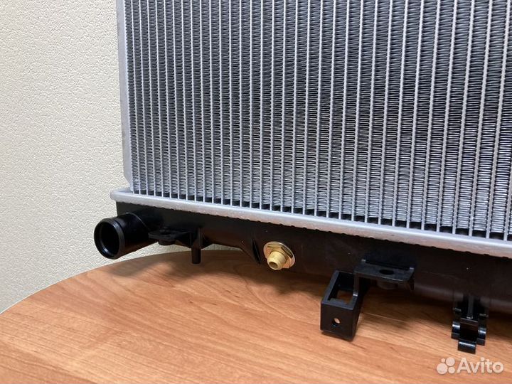 Радиатор охлаждения Субару Легаси B4