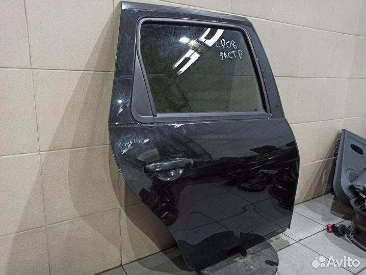 Дверь задняя правая Рено Дастер чёрная