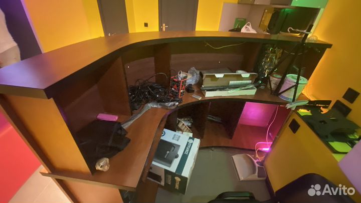 Стойка ресепшн угловая бу