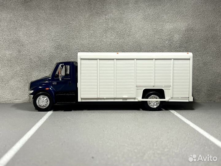 Коллекционная модель International 4200 1:43