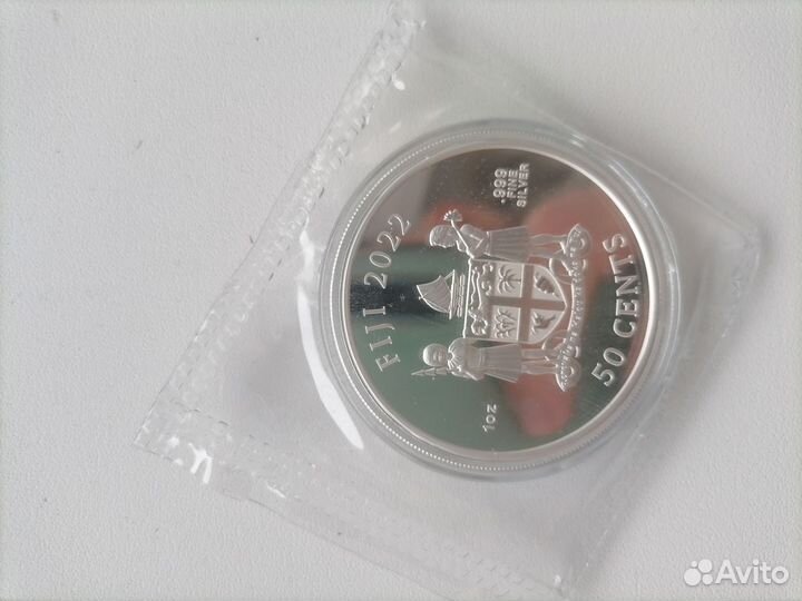 Серебряная монета Собака Фиджи коллекционная