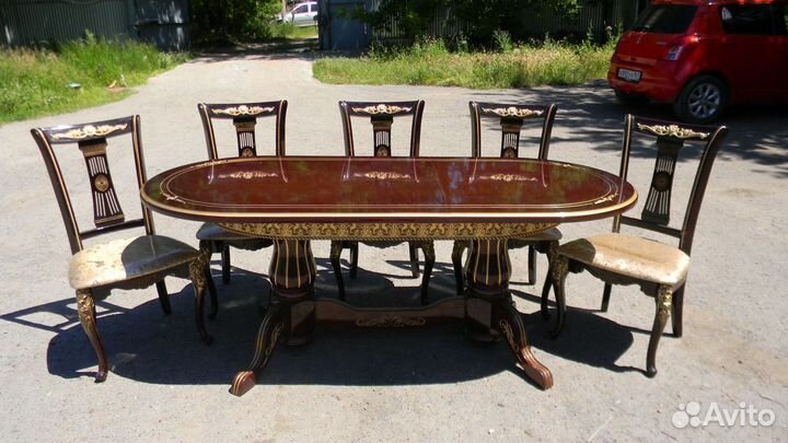 Стол и стулья