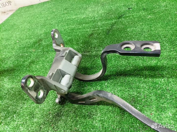 Петля двери багажника левая VW Touareg 2002-2010